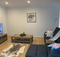 Spacious Rooms Home-Stay with Free Wifi - Hotel NSW