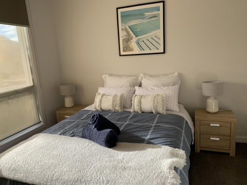 Spacious Rooms Home-Stay With Free Wifi - Hotel NSW 3