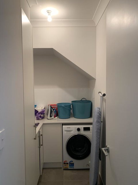 Spacious Rooms Home-Stay With Free Wifi - Hotel NSW 2