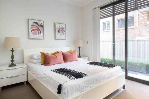 Spacious Two-Bedroom Apartment Near Hospital - Hotel NSW 1