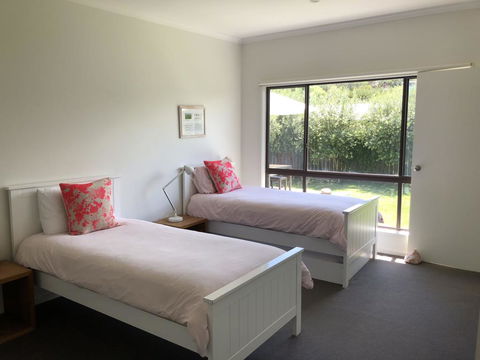 Spray Point Beach House: Entertaining Deck - Hotel NSW 0