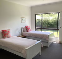 Spray Point Beach House entertaining deck - Hotel NSW