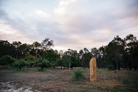 Standing Stone House - Hotel NSW 2