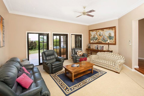 Stately Bowral Designer Home - Hotel NSW 1
