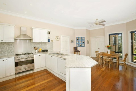 Stately Bowral Designer Home - Hotel NSW 2