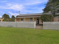 Station Masters Cottage - classic quaint  nostalgia