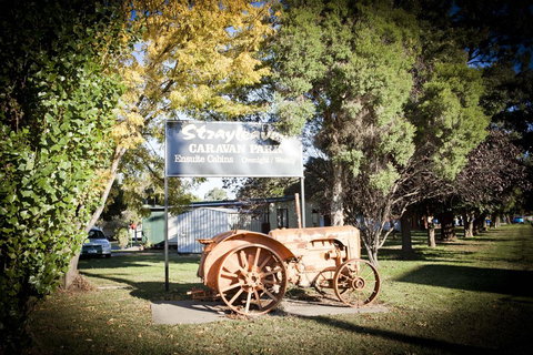 Strayleaves Caravan Park - Hotel NSW 0