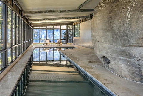 STUNNING CLIFF TOP HOME // POOL & GAMES - Hotel NSW 3