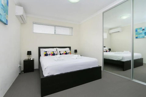 Stunning Home Near Scarborough Beach Sleeps 11 - Hotel NSW 3