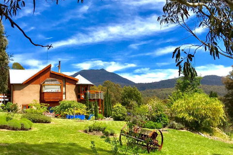 STUNNING HOME WITH AMAZING VIEWS - Just 20 Mins To The City And Only 10 To MONA! - Hotel NSW 1