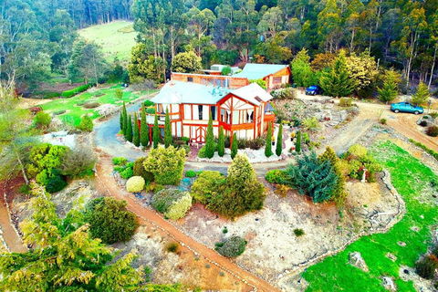 STUNNING HOME WITH AMAZING VIEWS - Just 20 Mins To The City And Only 10 To MONA! - Hotel NSW 2