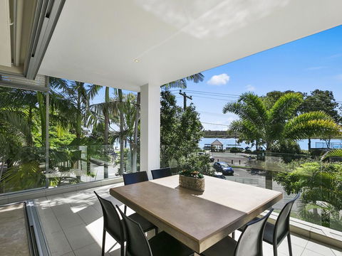 Stunning Riverfront Apartment In Noosaville - Unit 2 Wai Cocos 215 Gympie Terrace - Hotel NSW 0