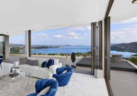 Stylish Penthouse With Views & Jacuzzi - Hotel NSW 1