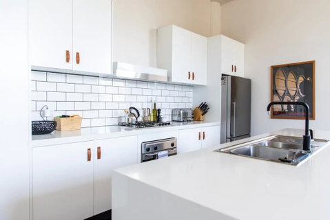 Stylish Warehouse Conversion In The Heart Of Fitzroy - Hotel NSW 3