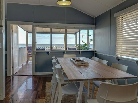 Sublime Beachfront Queenslander On The Esplanade - Hotel NSW 0