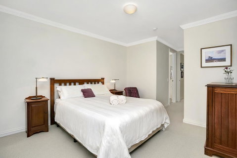 Sunny And Spacious Two Bedroom Apartment - SPF13 - Hotel NSW 2