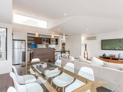SUNRISE AT BREAKERS - Townhouse Close To Town - Hotel NSW 1