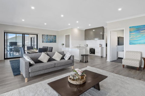 Sunset Horizon At Lady Bay - 8 Huntingdale Drive - Hotel NSW 3