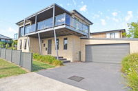 Book Inverloch Accommodation Vacations Hotel NSW Hotel NSW