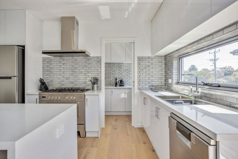 Sunshine Beach House: Brand New, Stunning - Hotel NSW 3