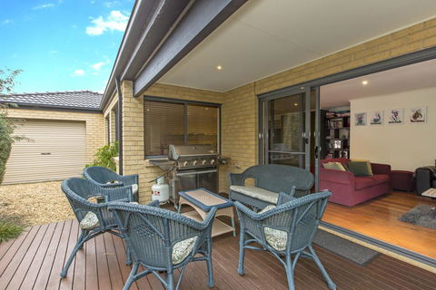SURFSIDE GETAWAY IN PICTURESQUE INVERLOCH - Hotel NSW 3