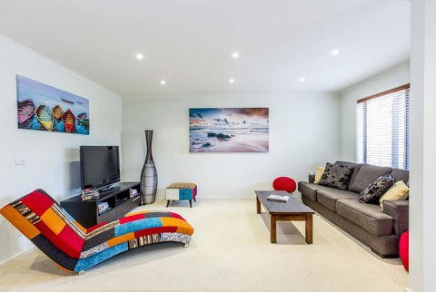 SURFSIDE GETAWAY IN PICTURESQUE INVERLOCH - Hotel NSW 0