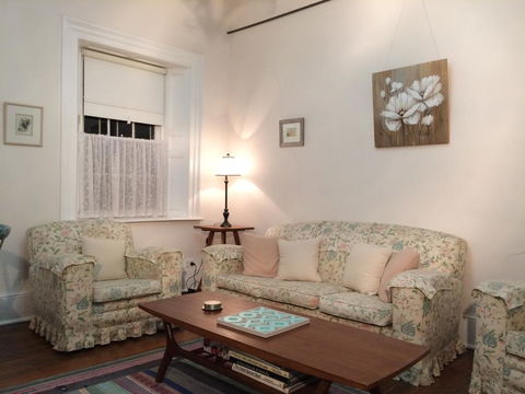 Surgeon's Cottage - Hotel NSW 1