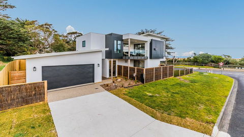 SWEEPING VIEWS - FREE WIFI & NETFLIX - PET FRIENDLY (OUTSIDE ONLY) - Hotel NSW 0