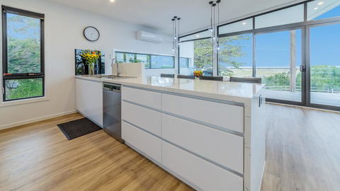 SWEEPING VIEWS - FREE WIFI & NETFLIX - PET FRIENDLY (OUTSIDE ONLY) - Hotel NSW 3