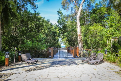Temple 121 Modern Spacious Palm Cove 2 Brm 2 Bth Resort Apartment With Courtyard - Hotel NSW 1