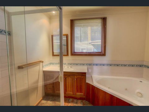 Tetleys - Hotel NSW 1