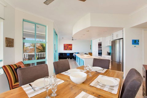 The Beach Shack 3BR Waterfront Resort, Own WIFI - Hotel NSW 2