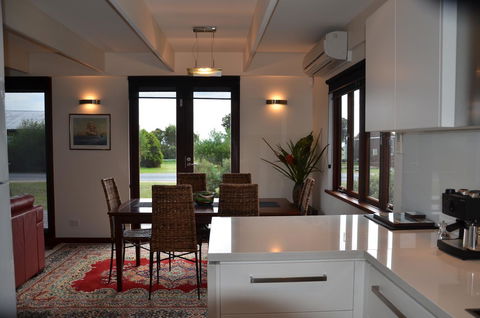 Yolla Beach House - Hotel NSW 2