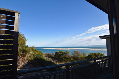The Strand ~ On The Edge Of The Beach - Hotel NSW 15