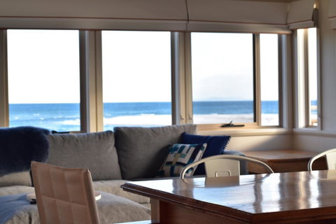The Strand ~ On The Edge Of The Beach - Hotel NSW 16