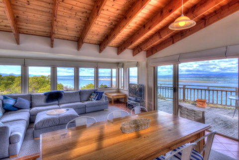 The Strand ~ On The Edge Of The Beach - Hotel NSW 0