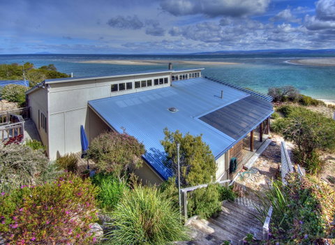 The Strand ~ On The Edge Of The Beach - Hotel NSW 13