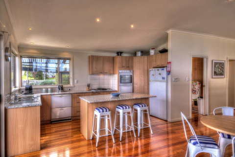 The Strand ~ On The Edge Of The Beach - Hotel NSW 11