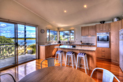 The Strand ~ On The Edge Of The Beach - Hotel NSW 6