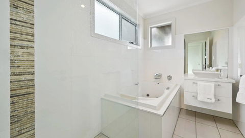 Seas The Day - Seaside Getaway - Hotel NSW 3