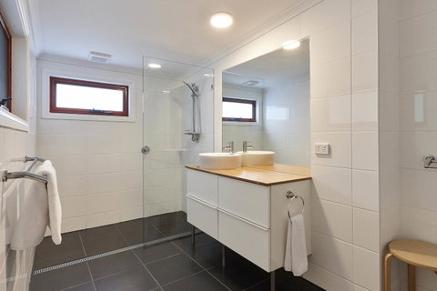 DOLPHIN LOOKOUT COTTAGE - Amazing Views Of The Bay Of Fires - Hotel NSW 2