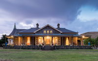 Book Alvie Accommodation Vacations Hotel NSW Hotel NSW