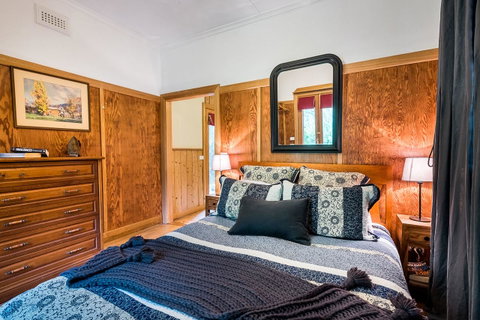 Avalon House - Hotel NSW 2