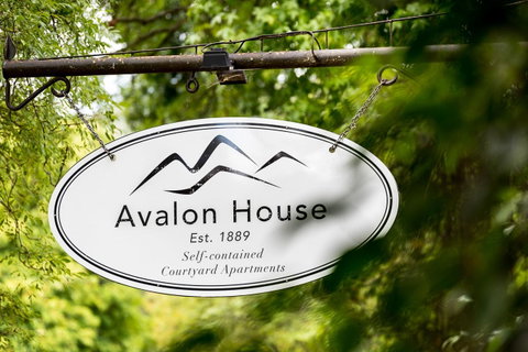 Avalon House - Hotel NSW 3