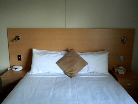 Ciloms Airport Lodge - Hotel NSW 24