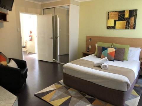 Ciloms Airport Lodge - Hotel NSW 2