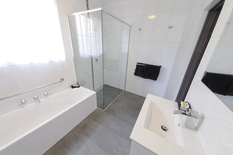 Greenvale Holiday Units - Hotel NSW 2