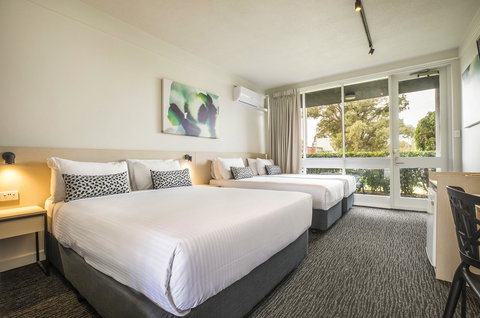 Nightcap At Seaford Hotel - Hotel NSW 0