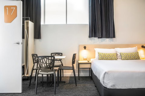 Nightcap At Seaford Hotel - Hotel NSW 3