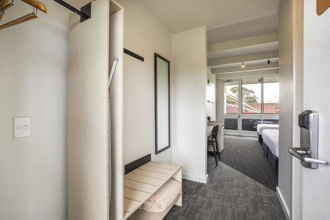 Nightcap At Seaford Hotel - Hotel NSW 31